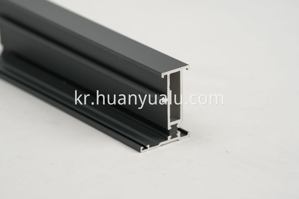 Thermal insulation profiles